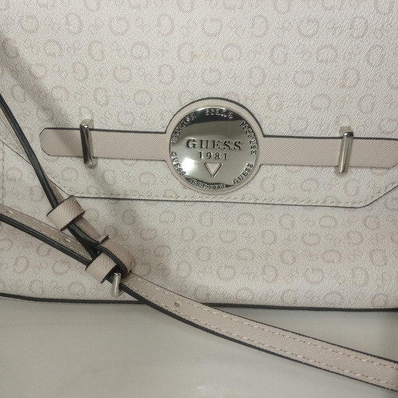 Women's soft pink guess monogrammed crossbody bag - Picture 6 of 9